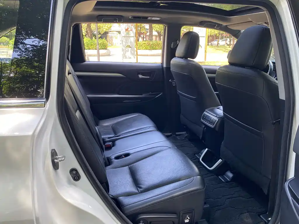 Toyota Highlander 2018 — фото 20