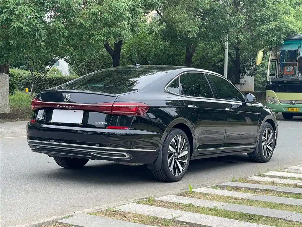Volkswagen Passat 2024 — фото 7
