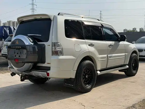 Mitsubishi Pajero 2018