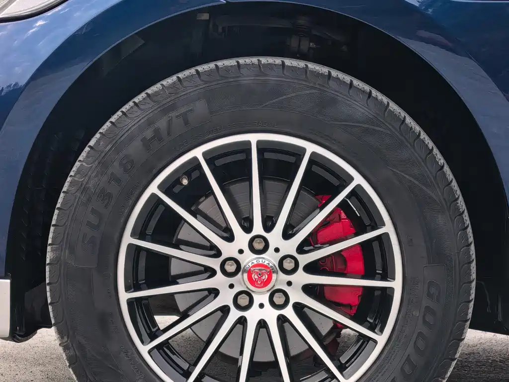 Jaguar F-PACE 2018 — фото 12