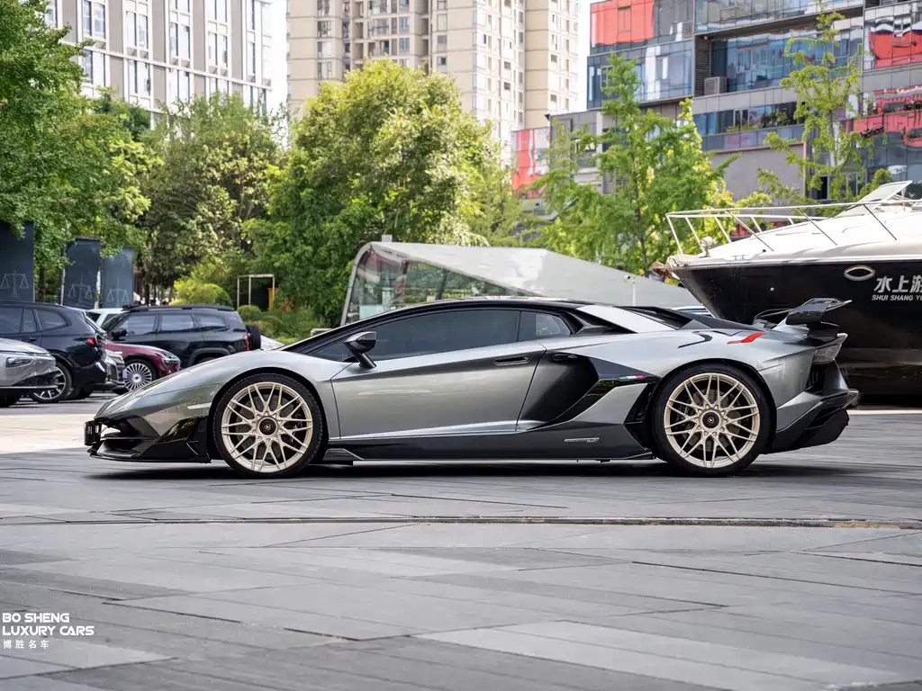 Lamborghini Aventador 2019 — фото 10