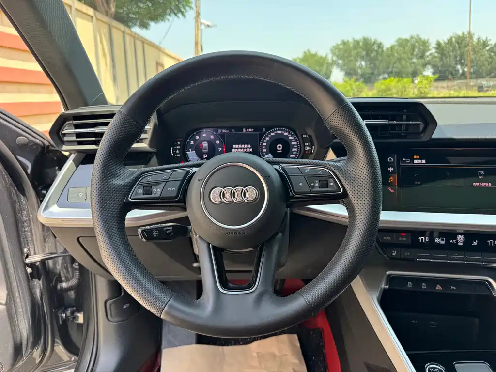 Audi A3 2023 — фото 10