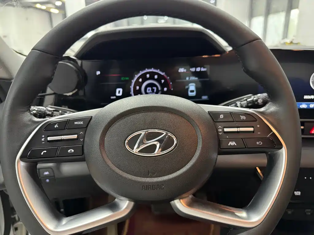 Hyundai Elantra 2023 — фото 12