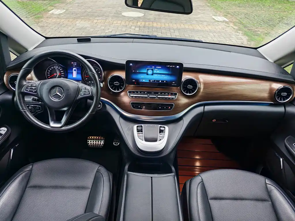 Mercedes-Benz V-Class 2022 — фото 10