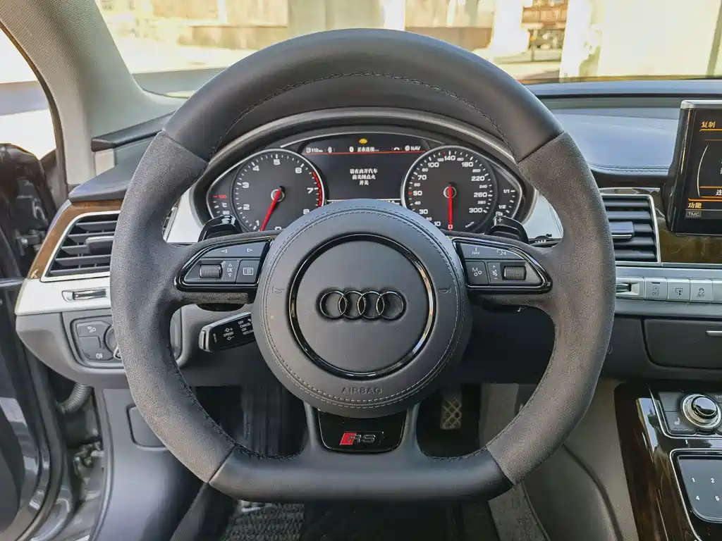 Audi A8 2017 — фото 13