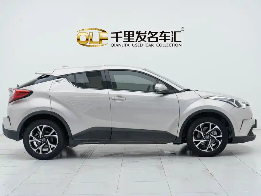 Toyota C-HR 2020 — фото 23