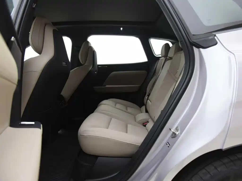 Volvo XC70 Plug-In Hybrid 2025 — фото 7
