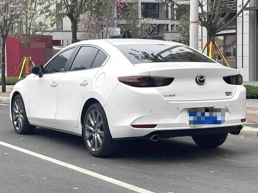 Mazda 3 Axela 2023 — фото 7