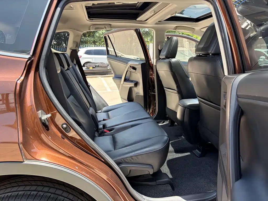 Toyota RAV4 2015 — фото 13