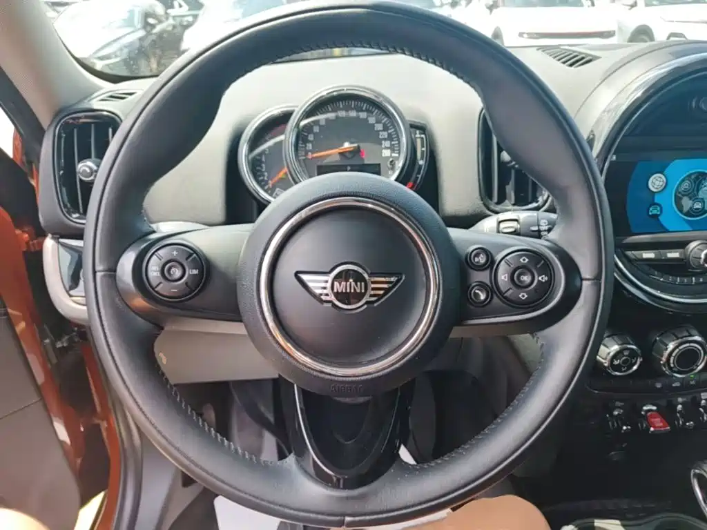 MINI Countryman 2019 — фото 11