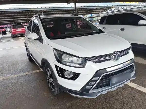 BAIC Shenbao X25 2015