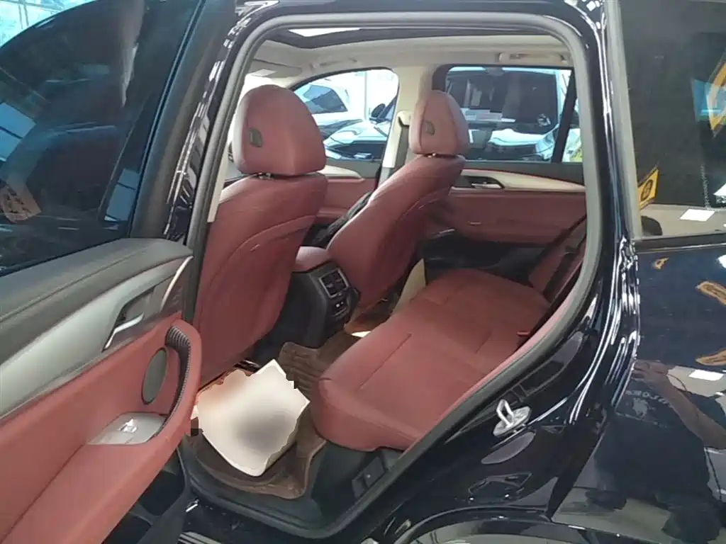 BMW iX3 2025 — фото 17