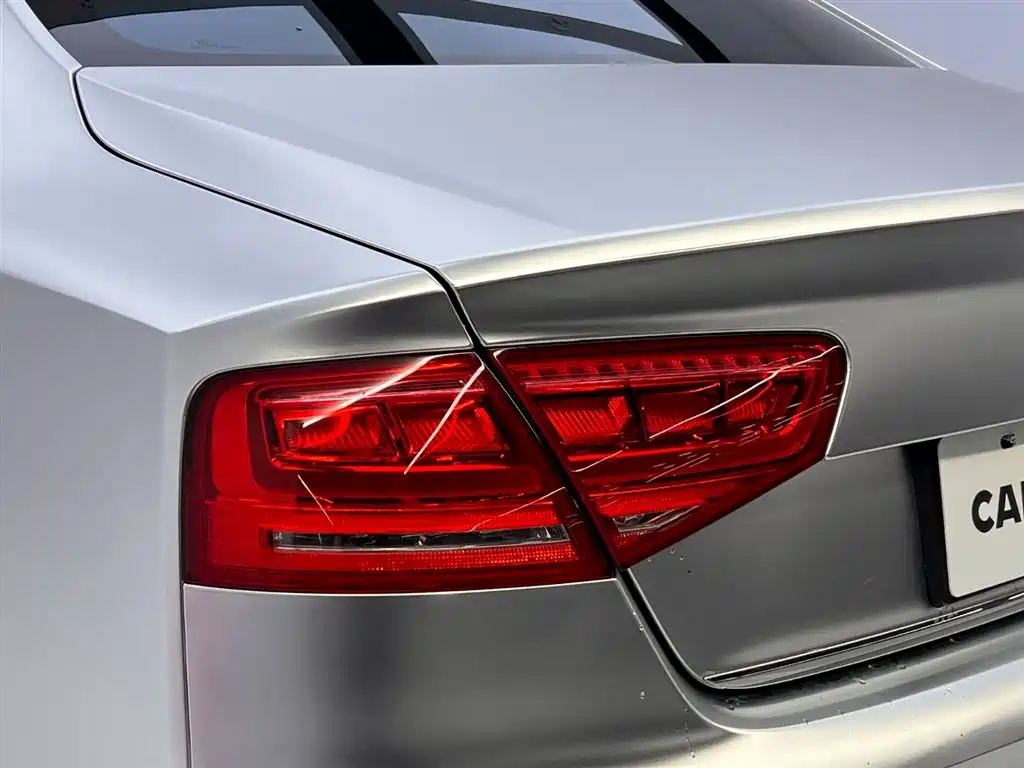 Audi A8 2011 — фото 11