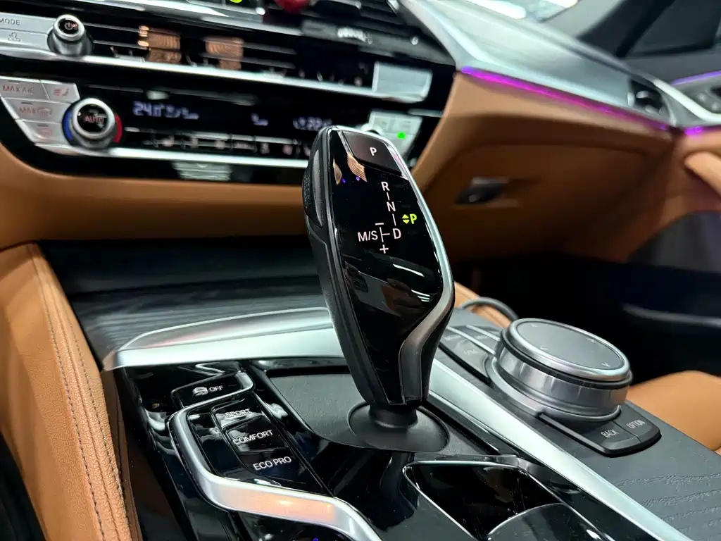 BMW 5 Series 2021 — фото 12