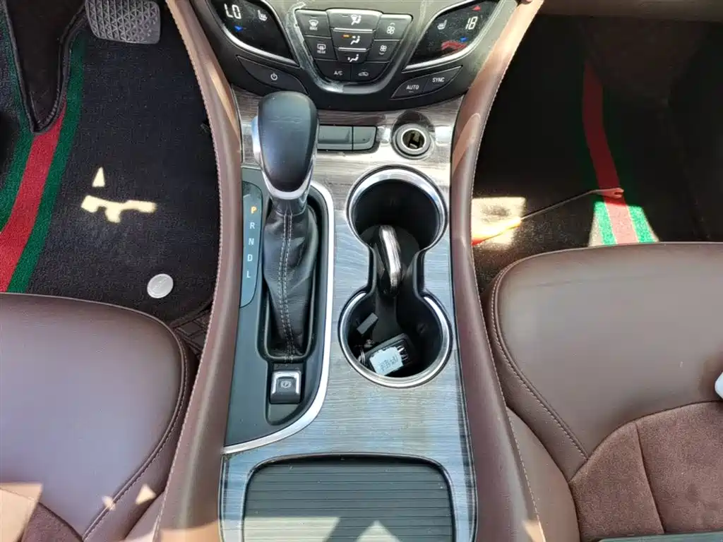 Buick Envision Plus 2017 — фото 14
