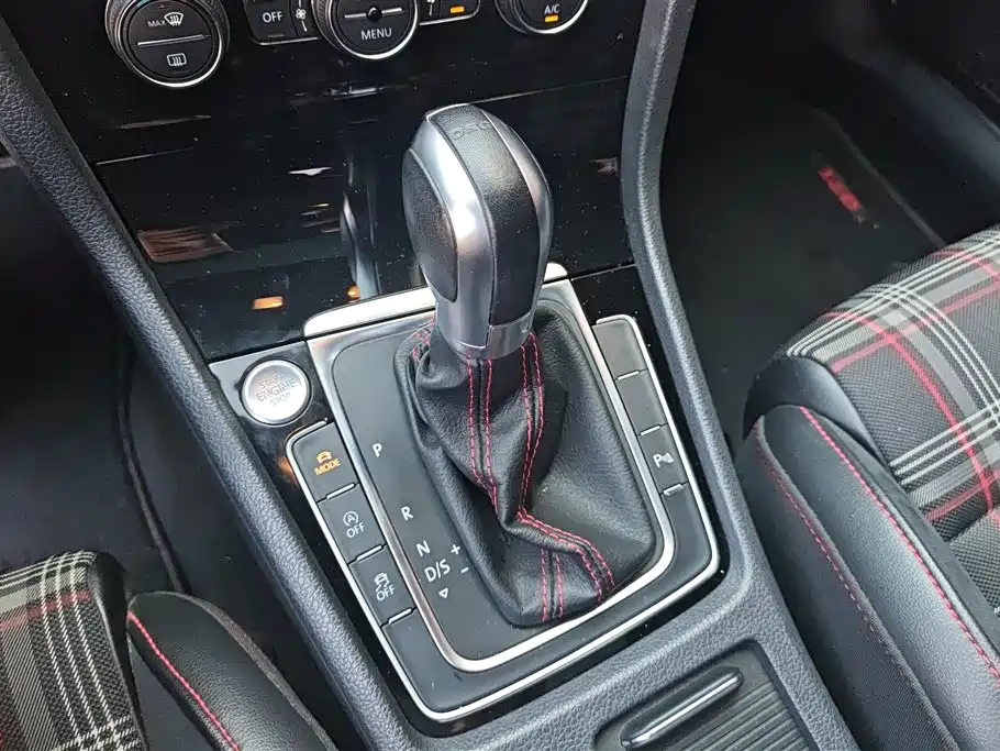 Volkswagen Golf GTI 2018 — фото 16