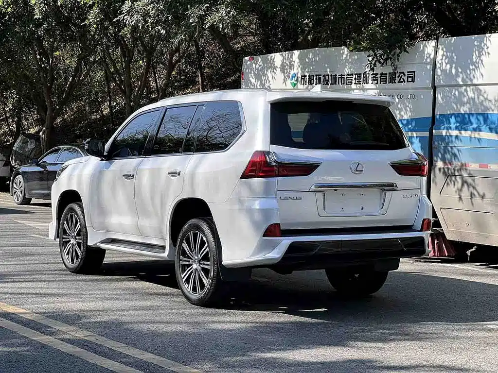 Lexus LX 2018 — фото 4