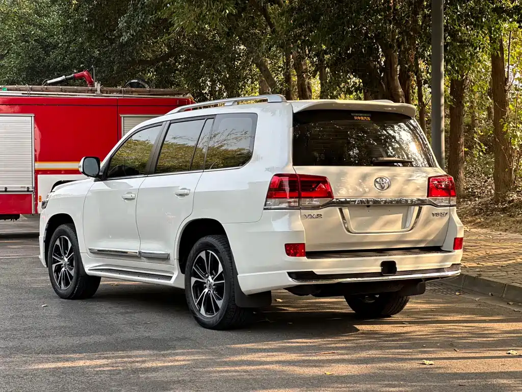 Toyota Land Cruiser 2020 — фото 4