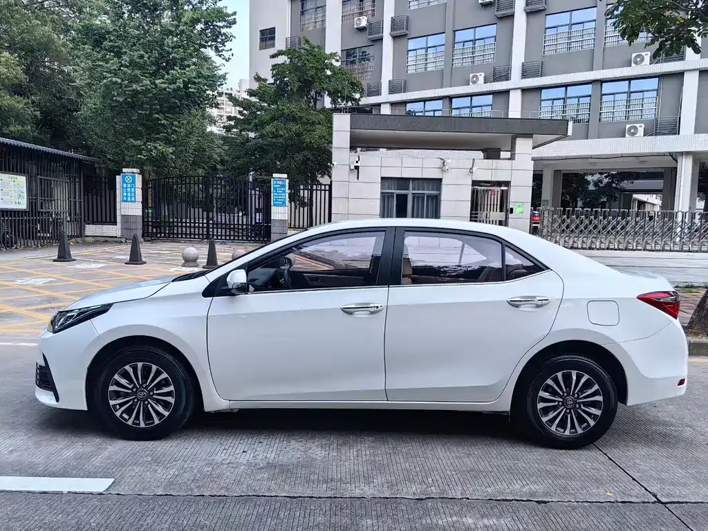 Toyota Corolla 2017 — фото 8