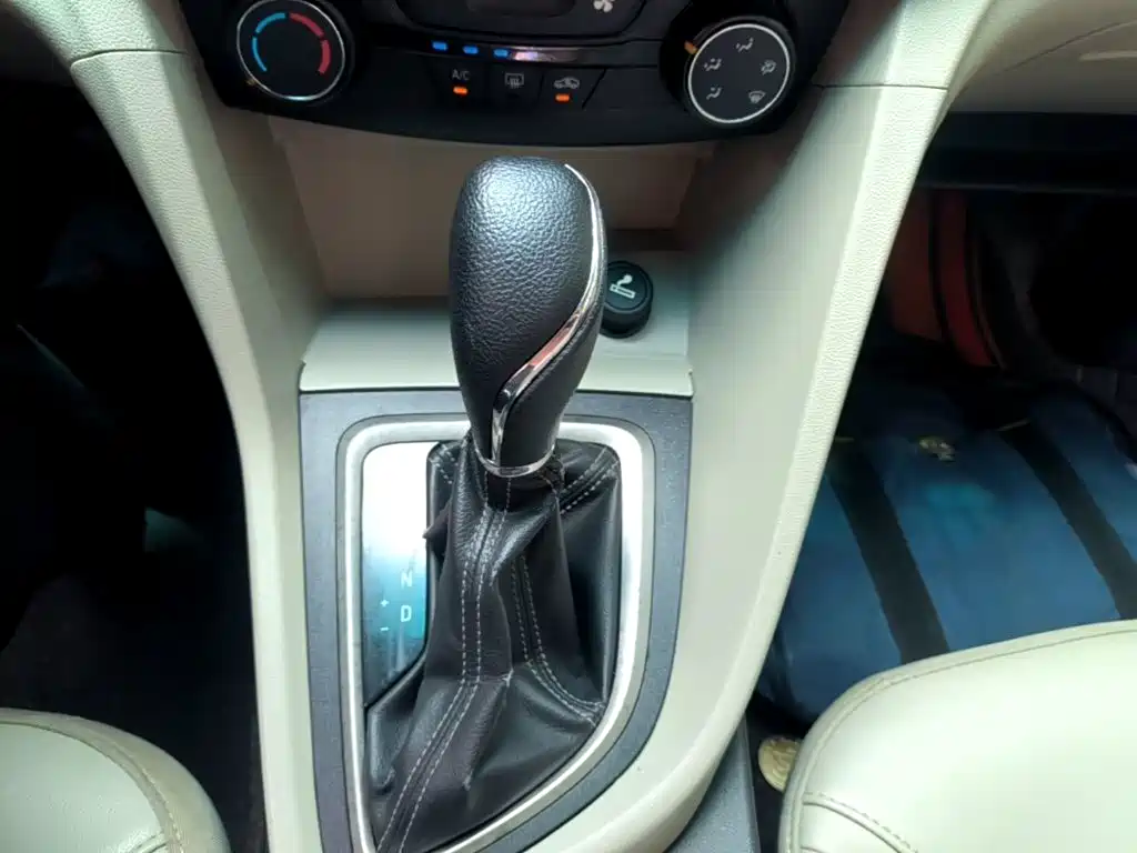 Buick Excelle 2016 — фото 14