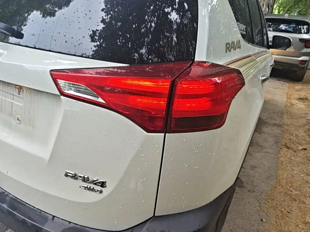 Toyota RAV4 2015 — фото 24