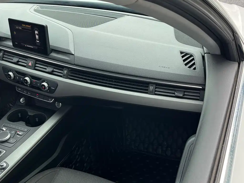 Audi A4L 2018 — фото 17