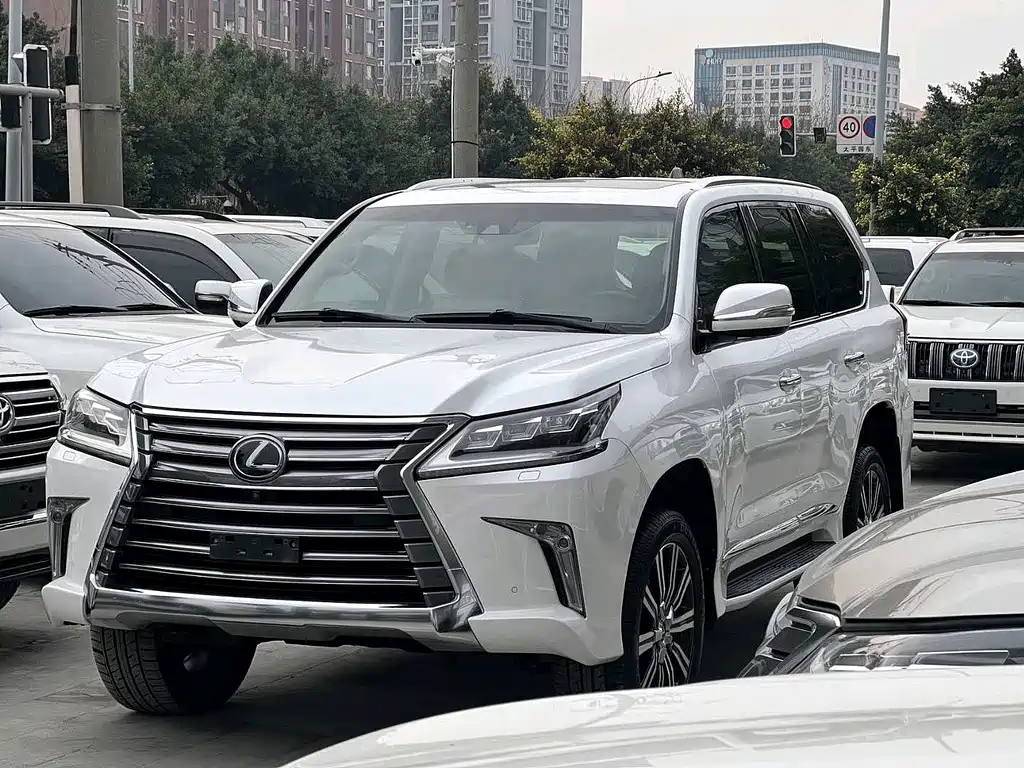 Lexus LX 2019 — фото 1
