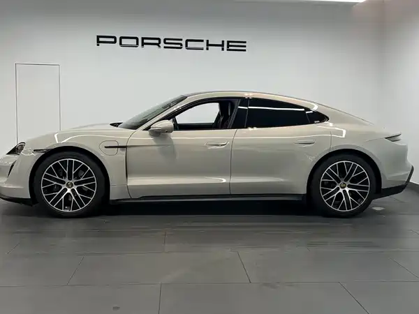 Porsche Taycan 2023