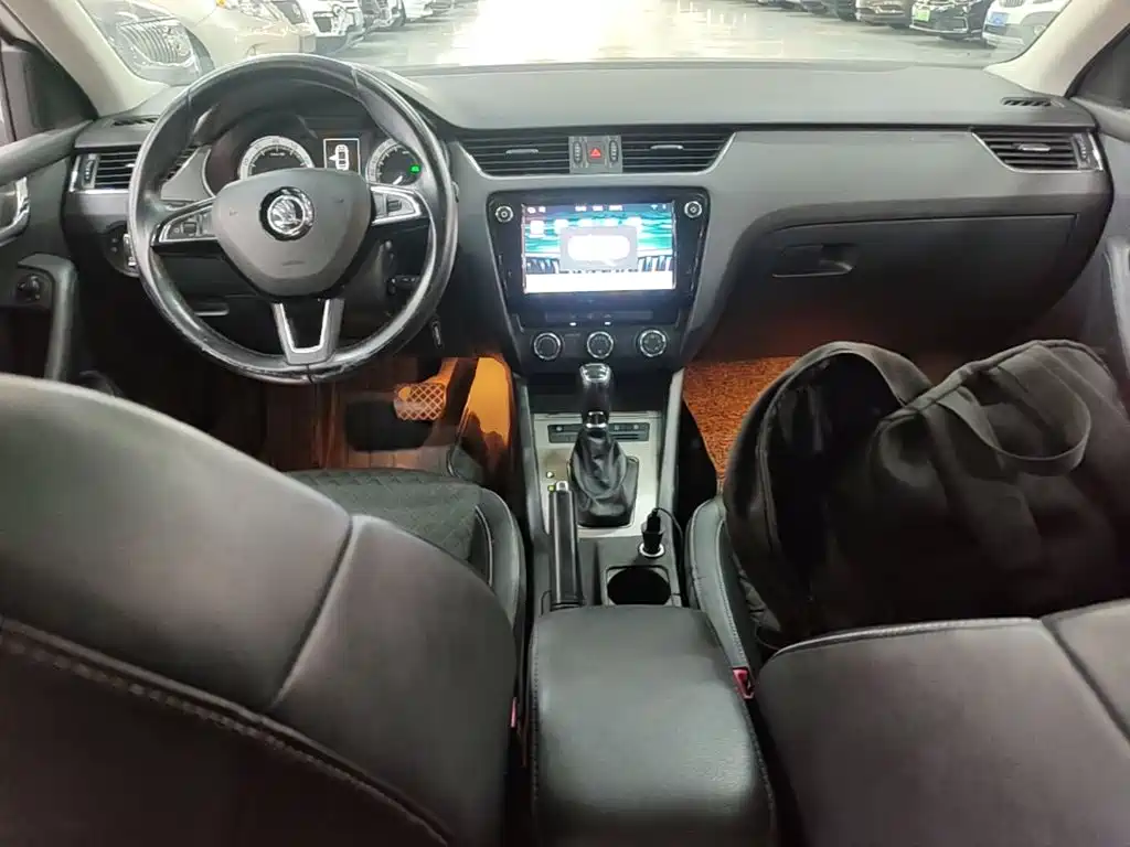 Skoda Octavia 2017 — фото 10