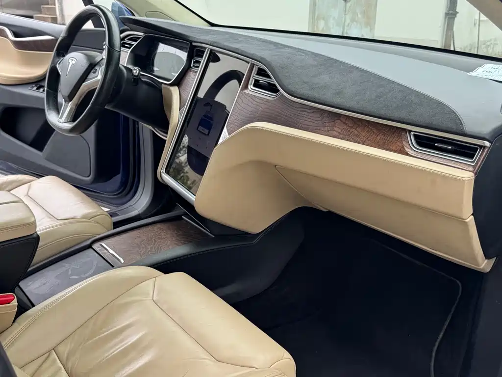 Tesla Model X 2017 — фото 12