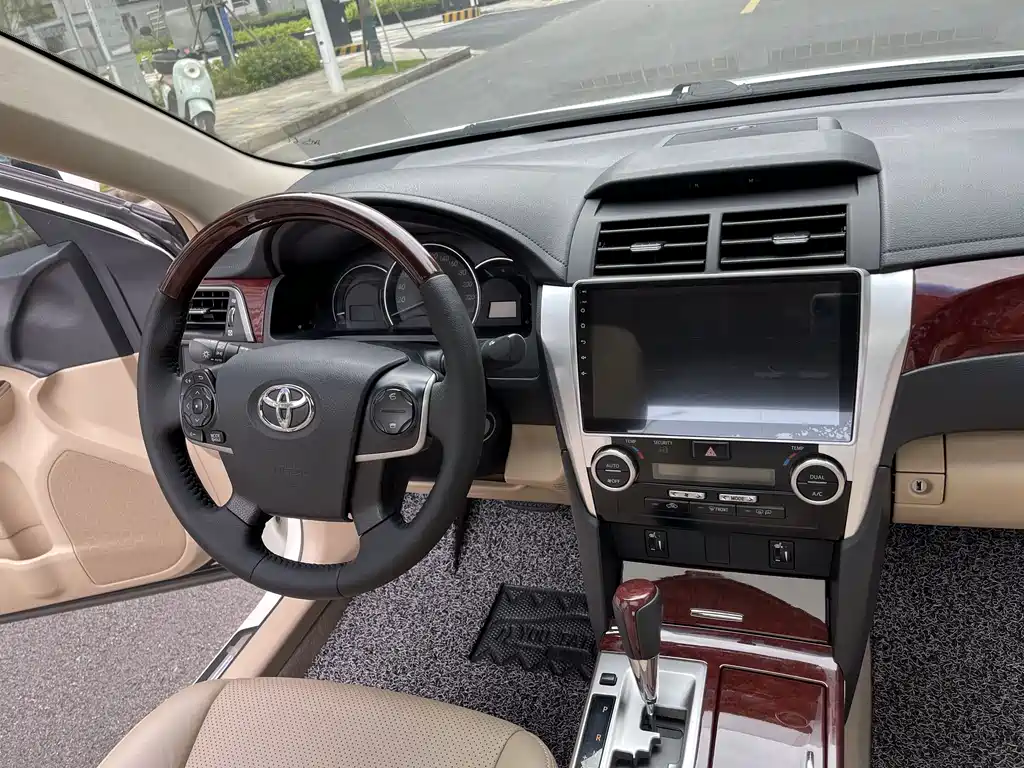 Toyota Camry 2012 — фото 14