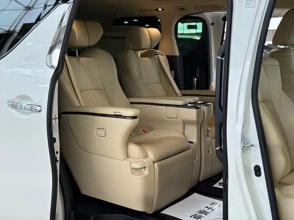 Toyota Vellfire 2021 — фото 18