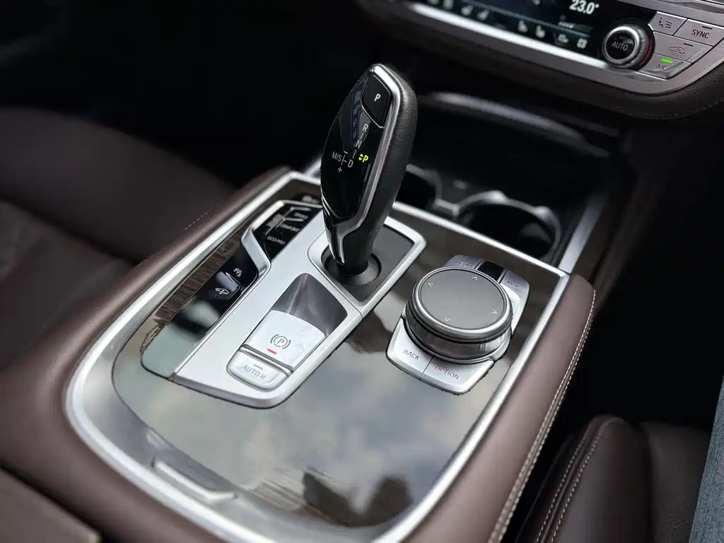 BMW 7 Series 2023 — фото 13