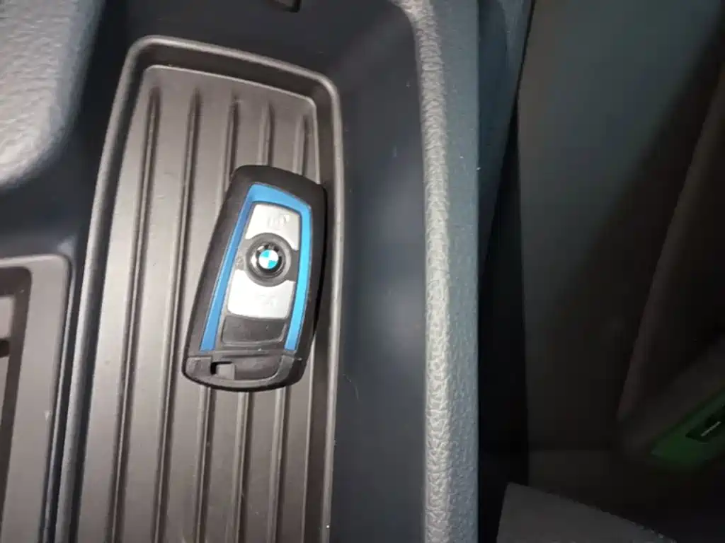 BMW 3 Series 2018 — фото 9