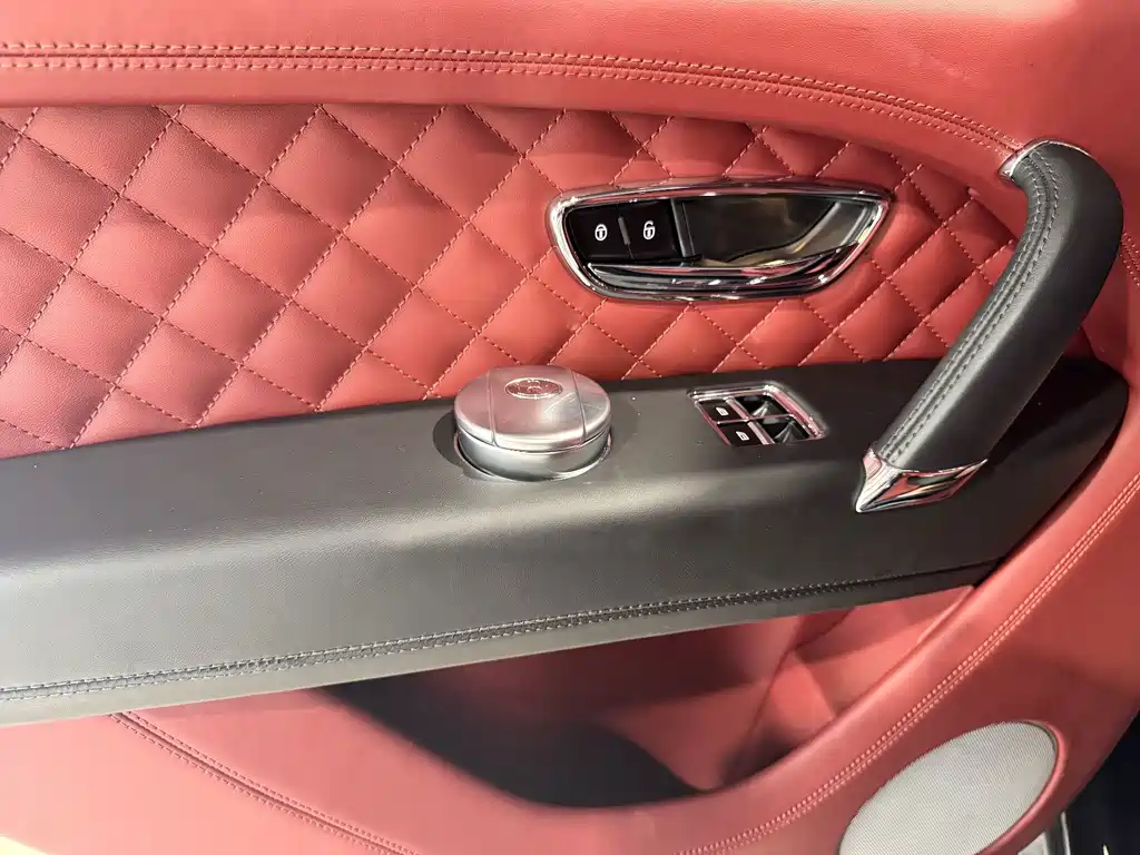 Bentley Bentayga 2017 — фото 10