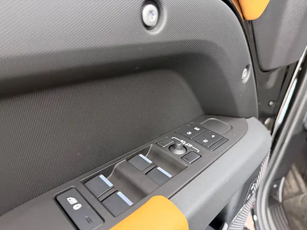 Land Rover Defender 2025 — фото 9