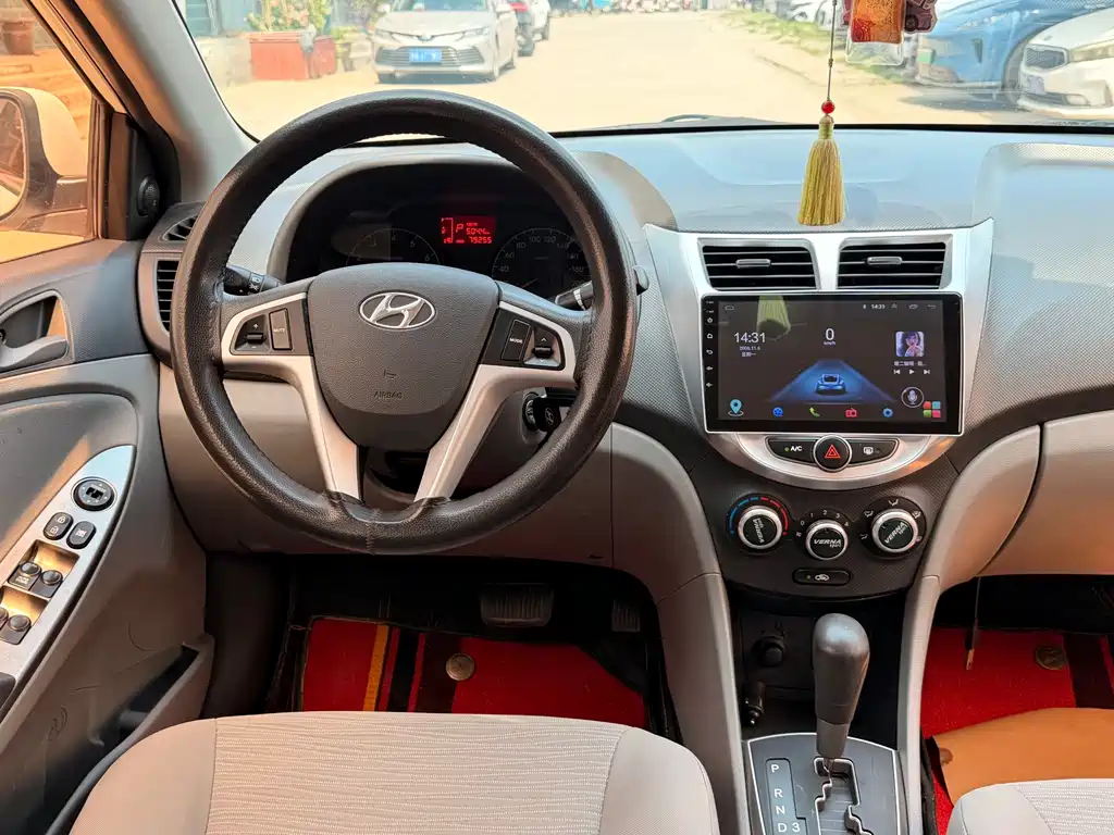 Hyundai Verna 2016 — фото 14