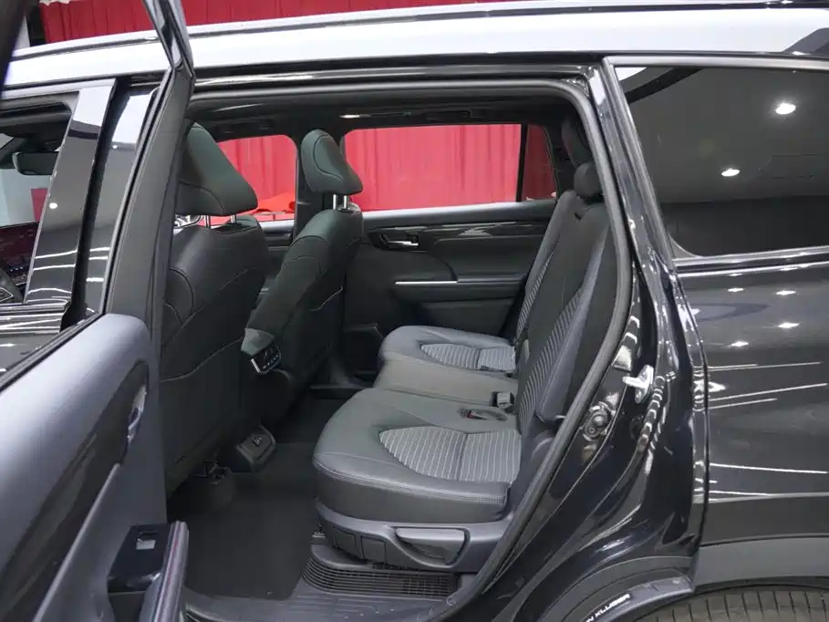Toyota Crown Kluger 2023 — фото 18