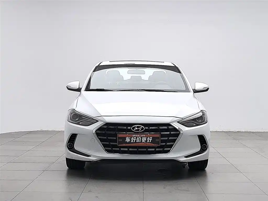 Hyundai Elantra 2020 — фото 3