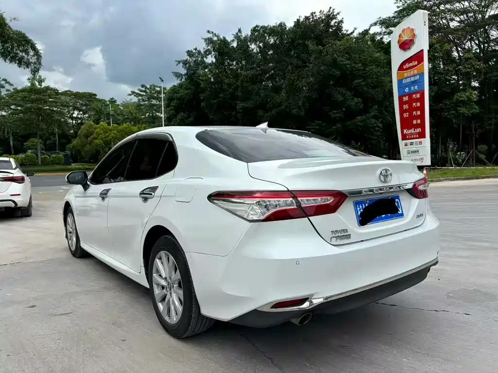 Toyota Camry 2018 — фото 6