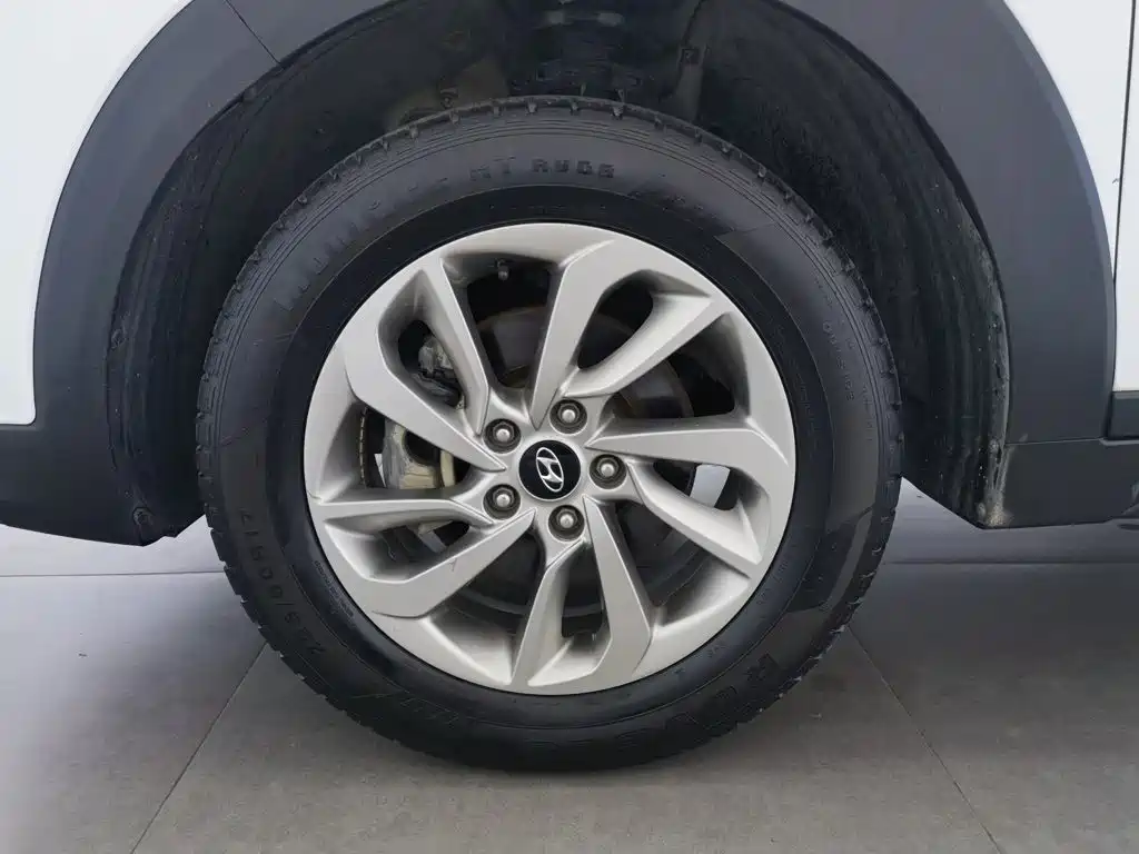 Hyundai Tucson 2017 — фото 17