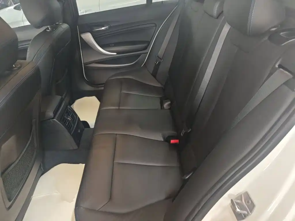 BMW 1 Series 2019 — фото 13