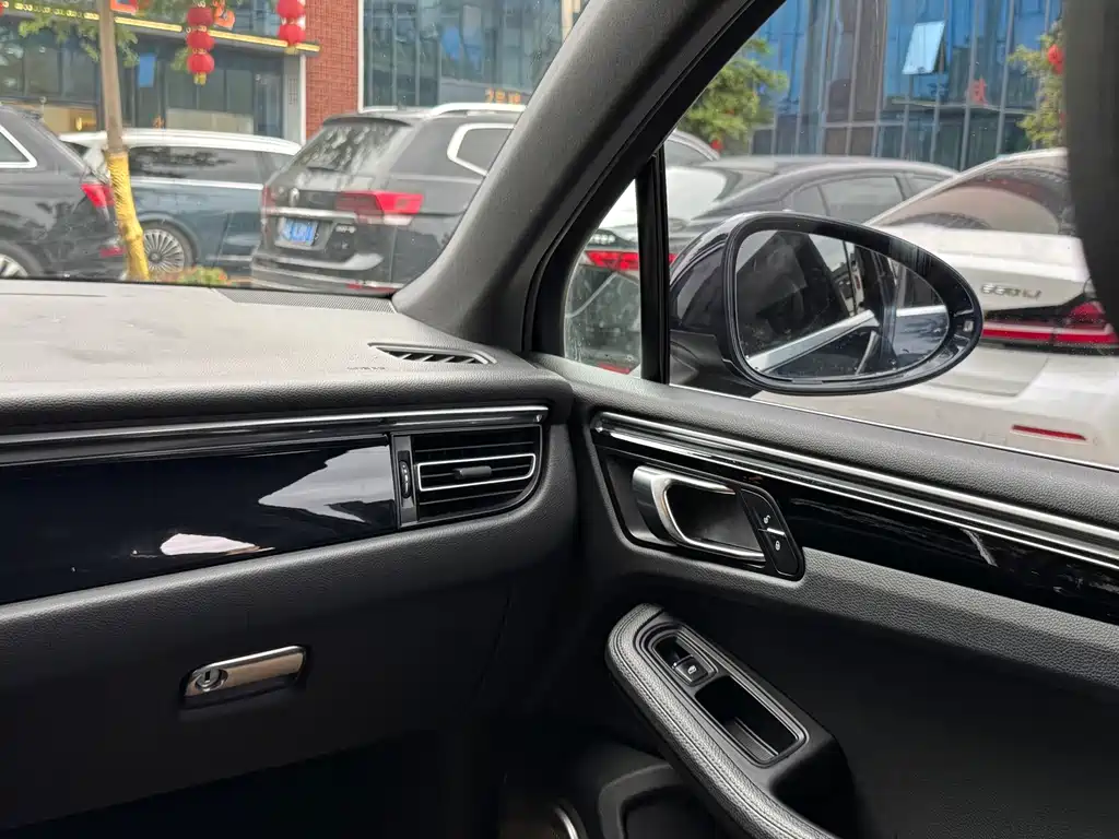 Porsche Macan 2019 — фото 16