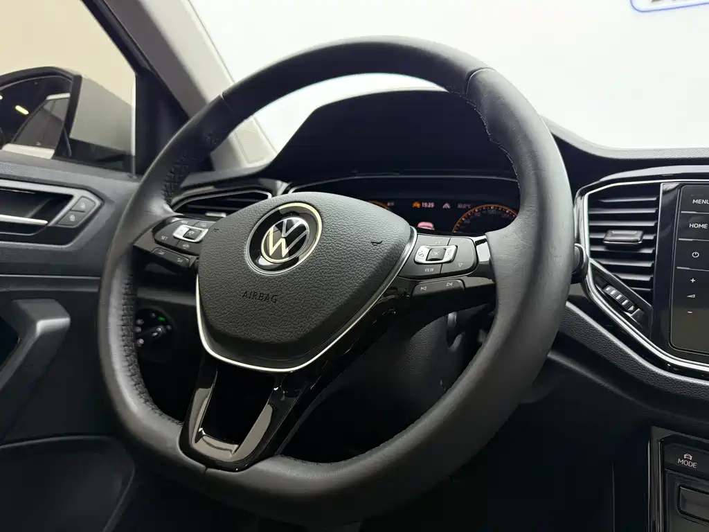 Volkswagen T-Roc 2022 — фото 16
