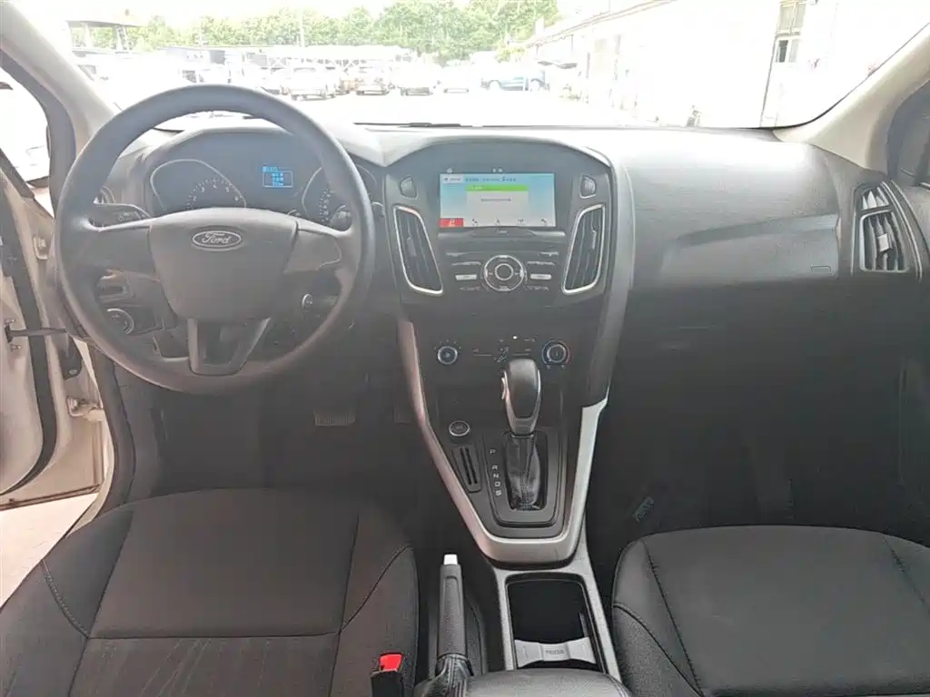 Ford Focus 2019 — фото 10