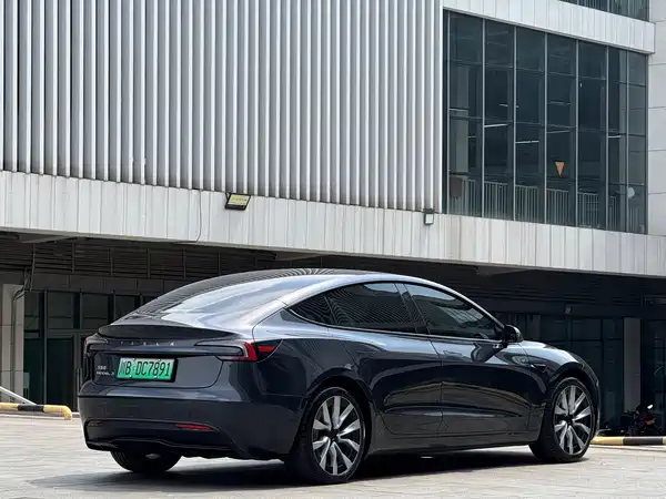 Tesla Model 3 2025