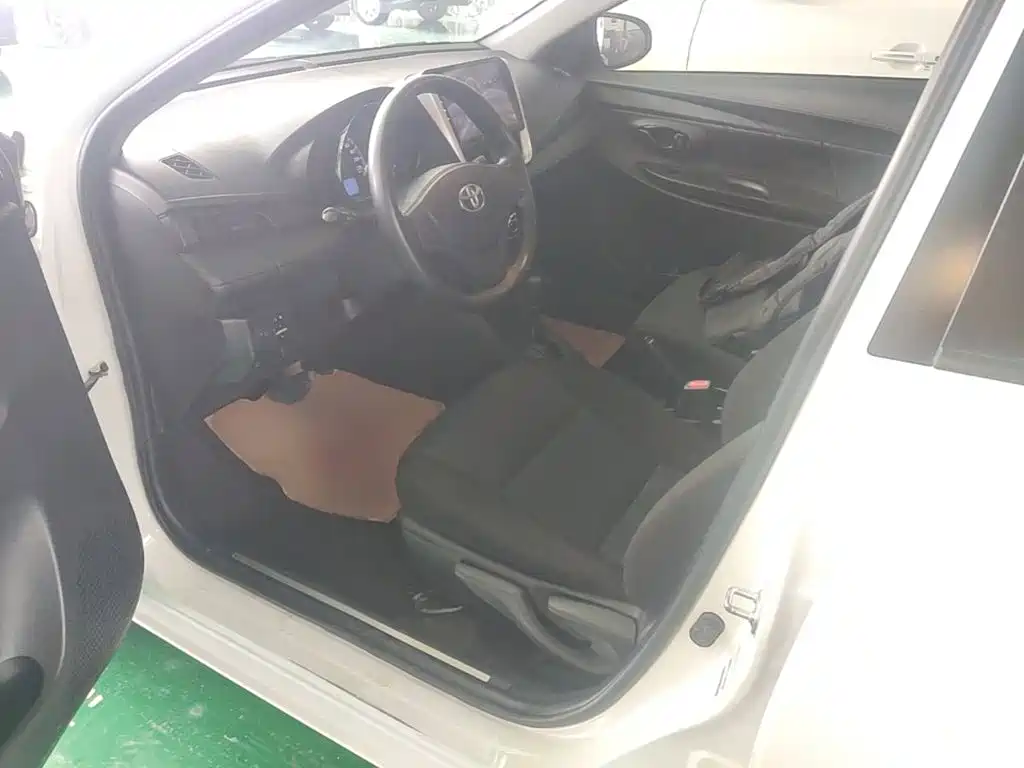 Toyota Yaris L 2019 — фото 16