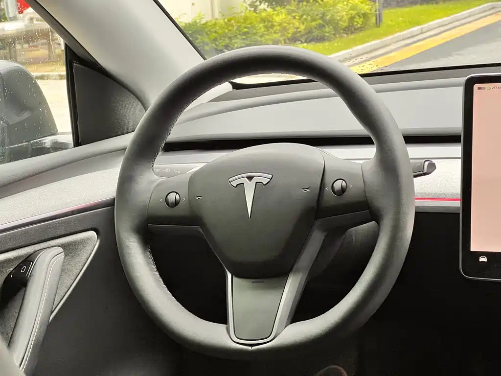 Tesla Model Y 2022 — фото 8