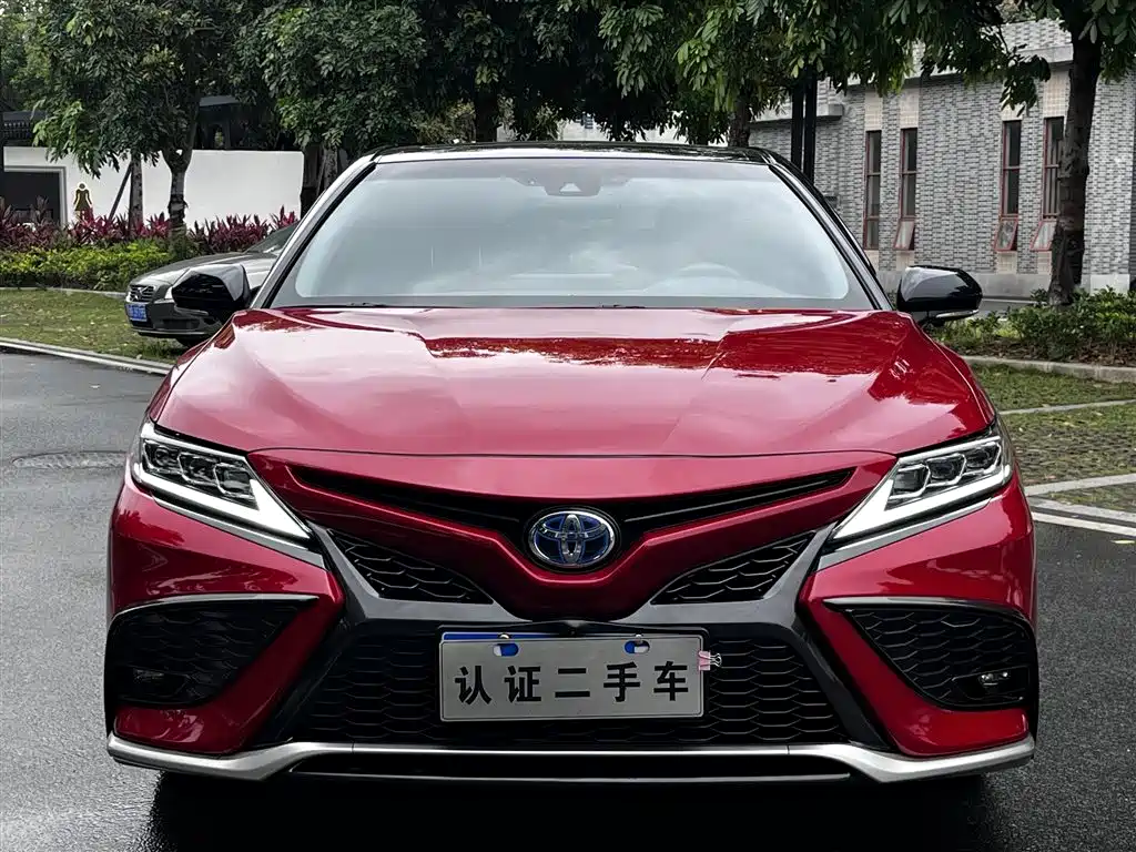 Toyota Camry 2022 — фото 2