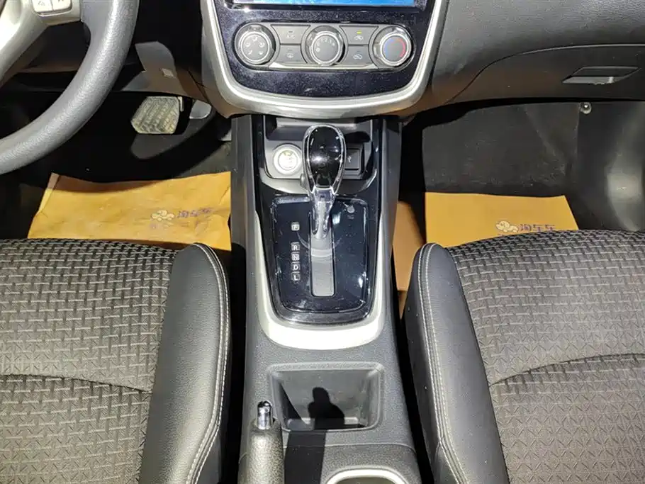 Nissan Tiida 2019 — фото 16